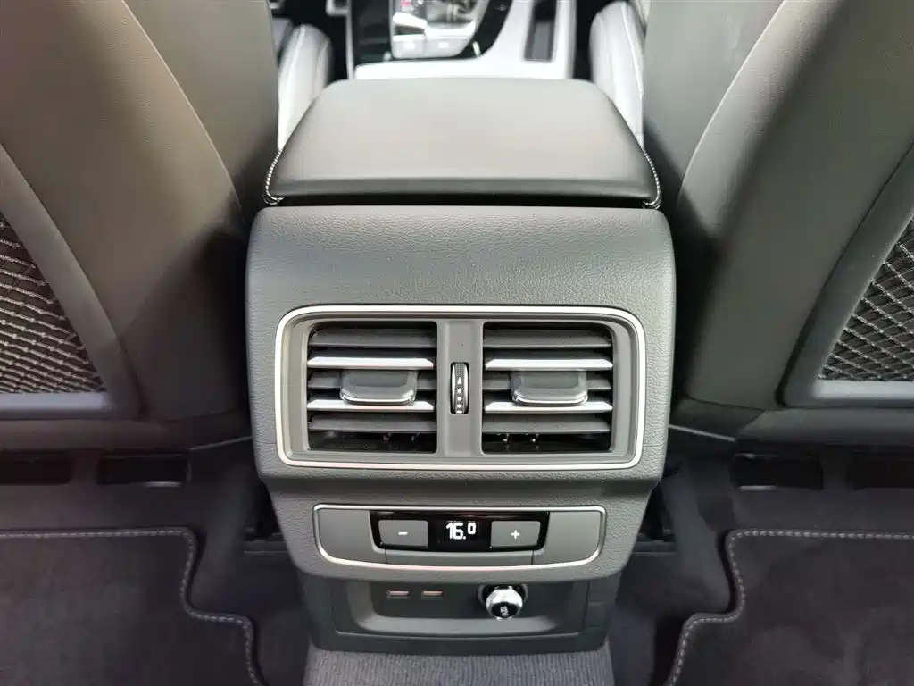 Audi Q5L 2025 — фото 25