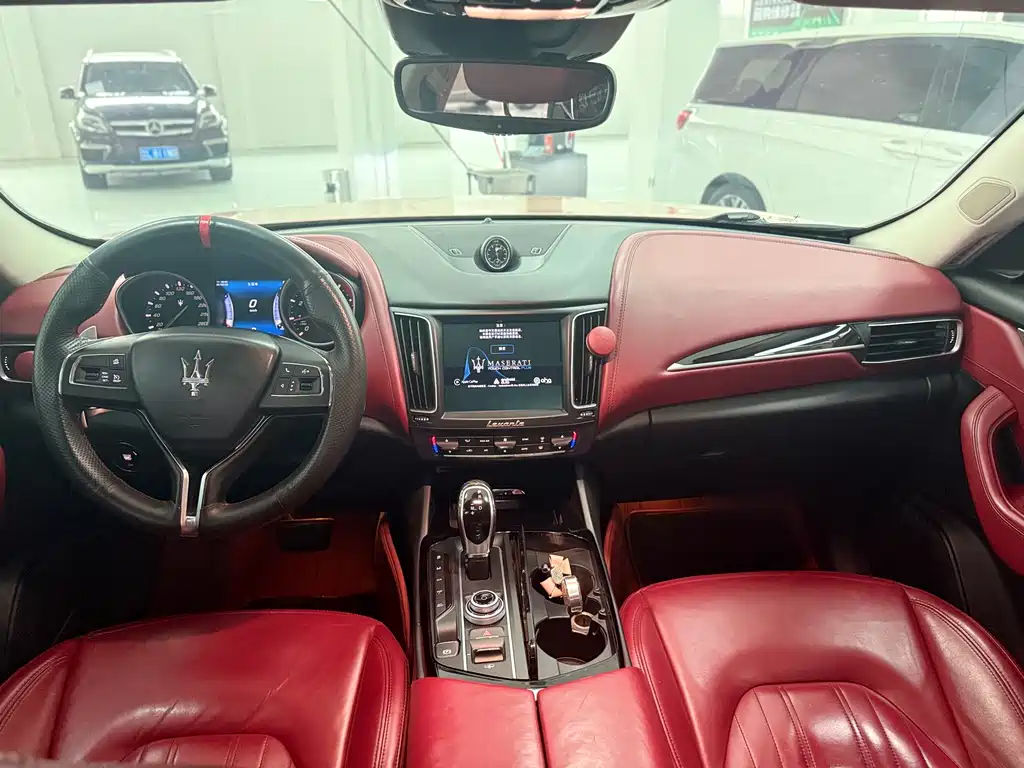 Maserati Levante 2017 — фото 13