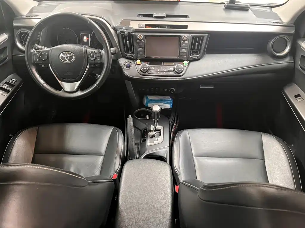 Toyota RAV4 2019 — фото 8