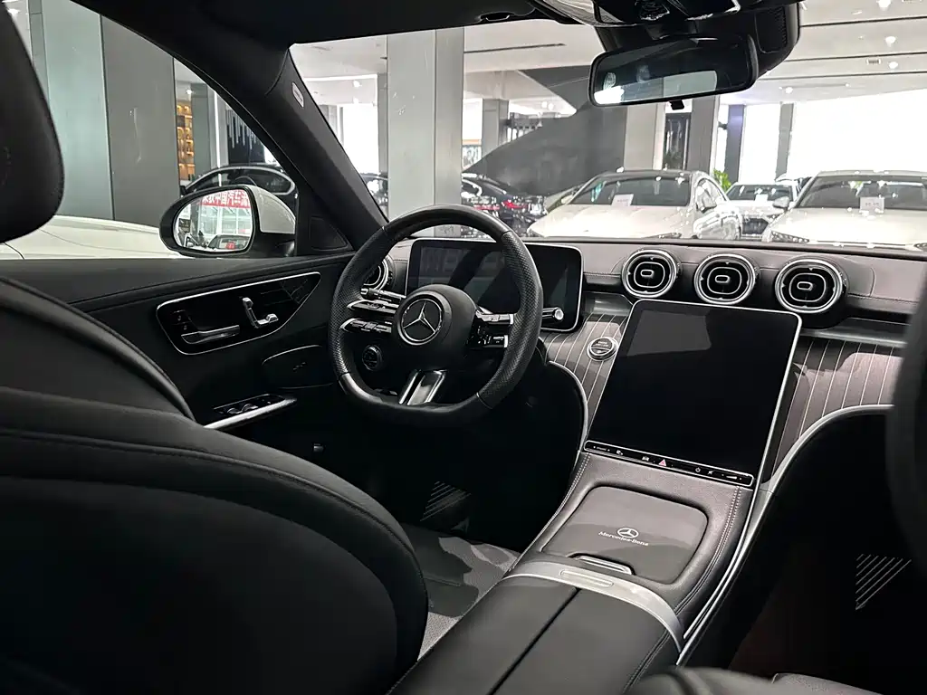 Mercedes-Benz C-Class 2023 — фото 12