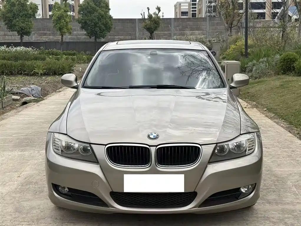 BMW 3 Series 2010 — фото 2