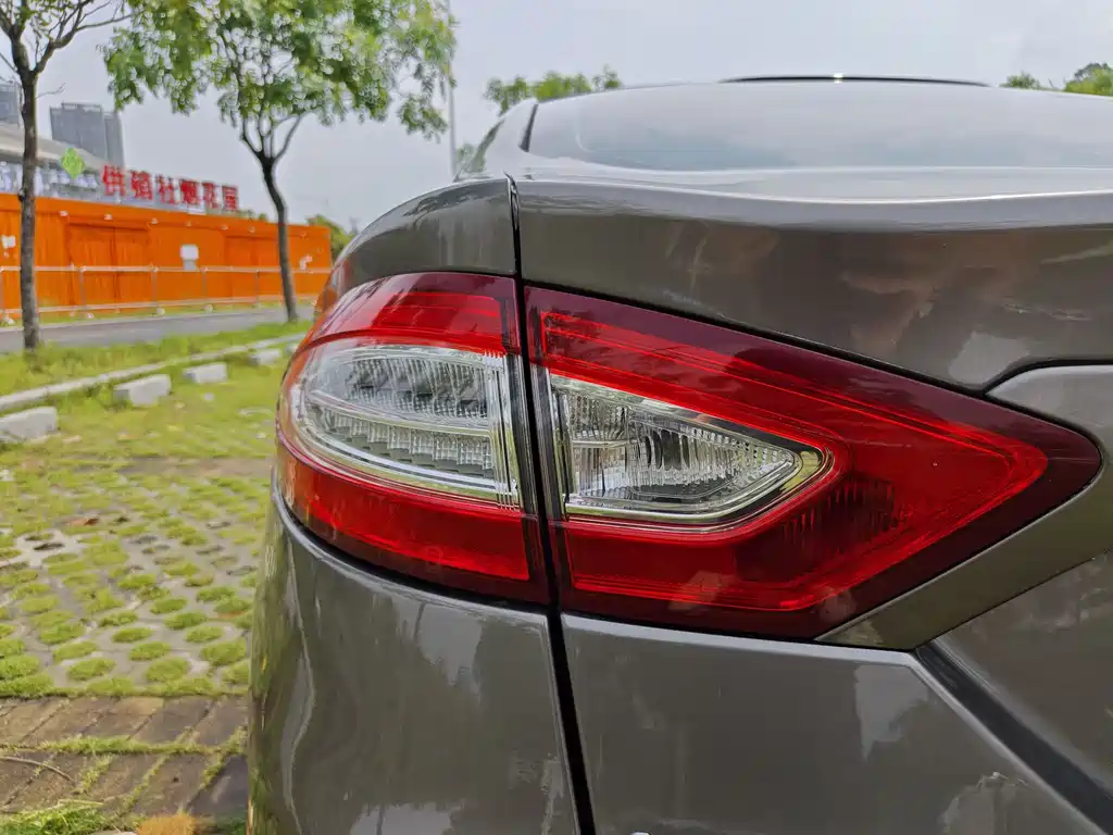 Ford Mondeo 2013 — фото 10