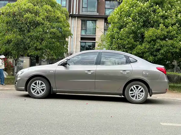 Hyundai Yuedong 2012