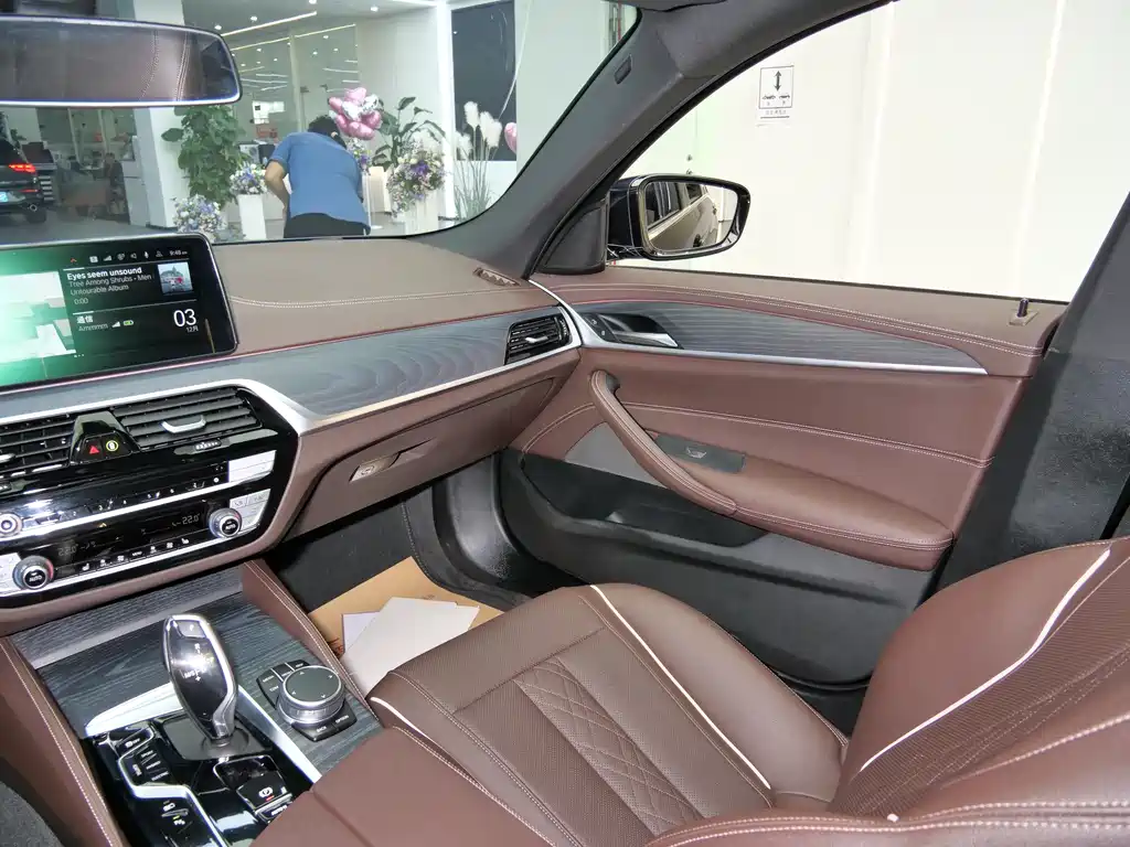 BMW 5 Series New Energy 2022 — фото 16