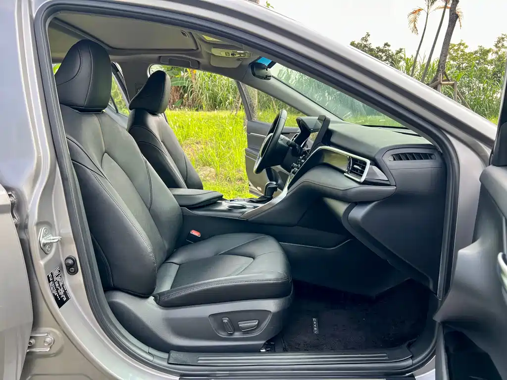 Toyota Camry 2021 — фото 19