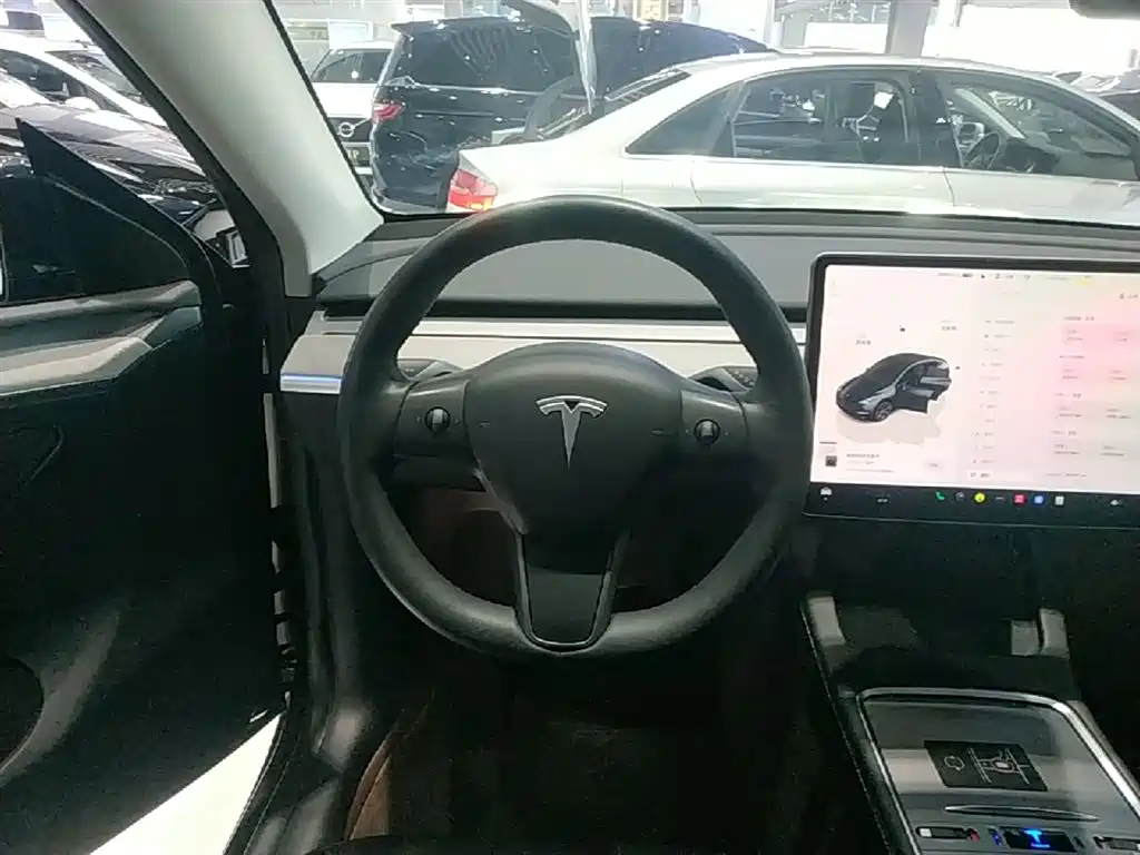 Tesla Model Y 2024 — фото 11