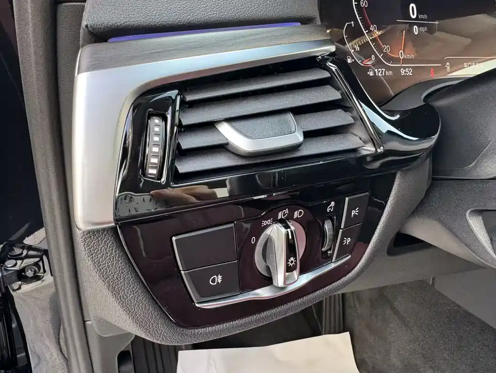 BMW 5 Series 2023 — фото 15