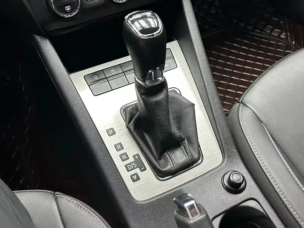 Skoda Octavia 2022 — фото 13