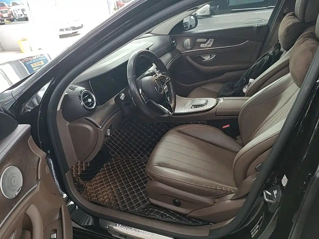 Mercedes-Benz E-Class 2023 — фото 15