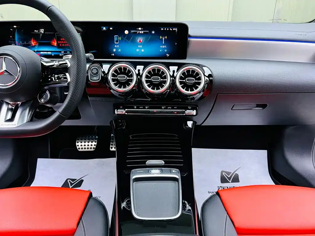 Mercedes-Benz A-Class AMG 2024 — фото 12