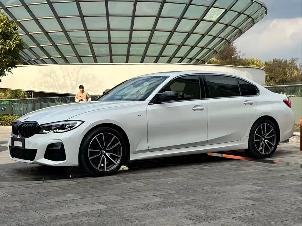 BMW 3 Series 2021 — фото 1