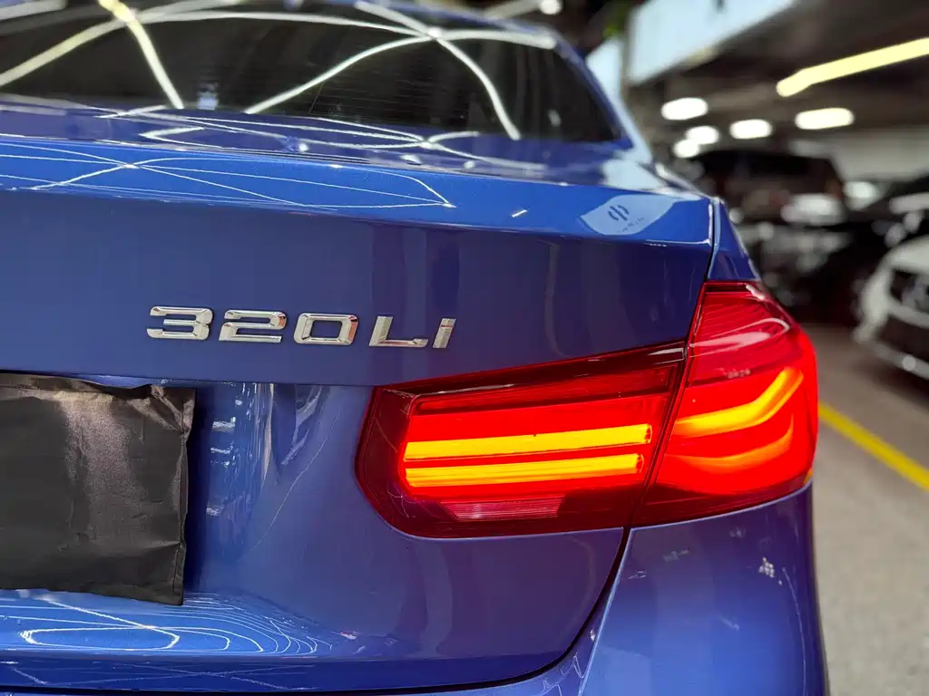 BMW 3 Series 2018 — фото 9