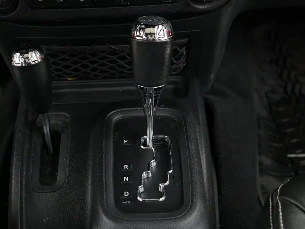 Jeep Wrangler 2017 — фото 15