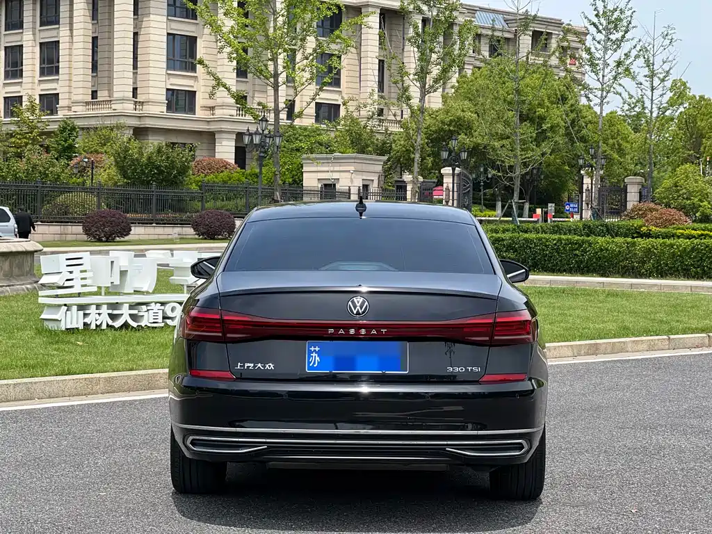 Volkswagen Passat 2023 — фото 6
