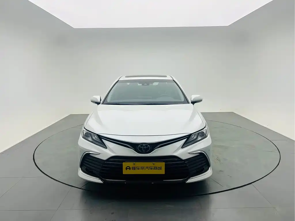 Toyota Camry 2021 — фото 2