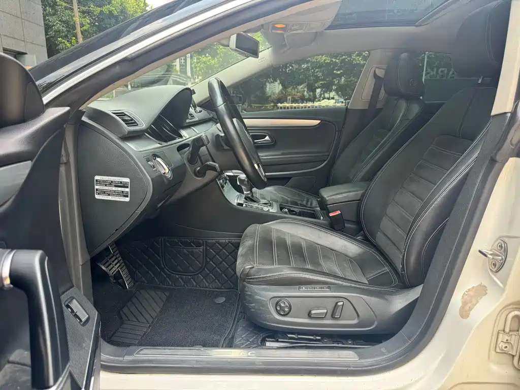 Volkswagen CC 2012 — фото 10