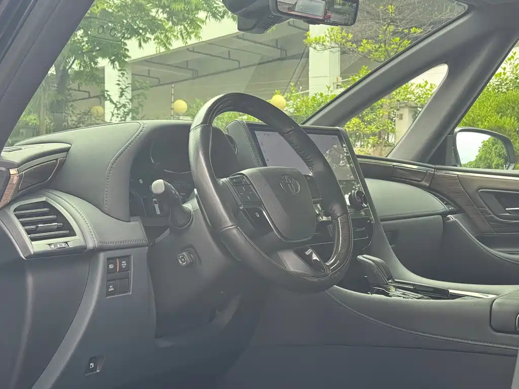 Toyota Alphard 2023