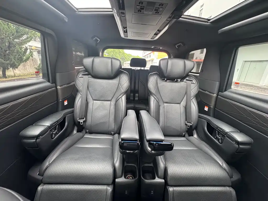 Toyota Alphard 2023 — фото 11