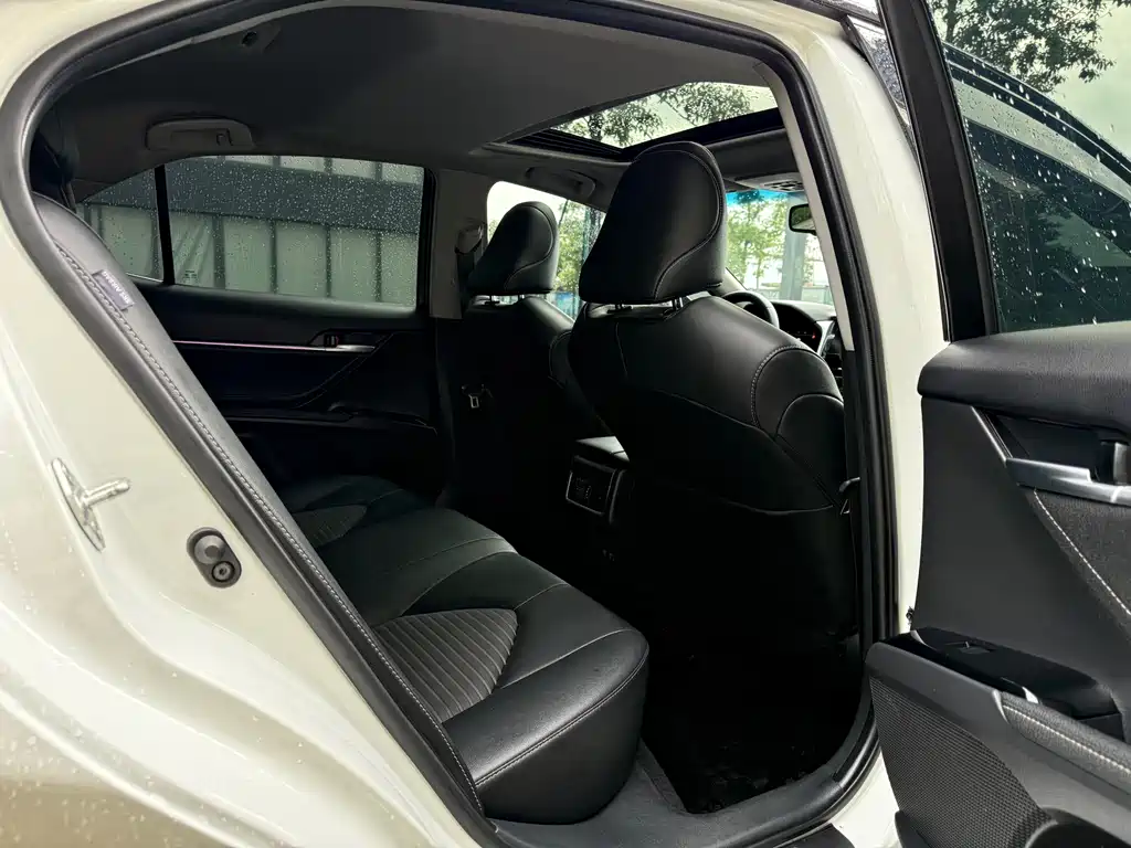Toyota Camry 2022 — фото 10