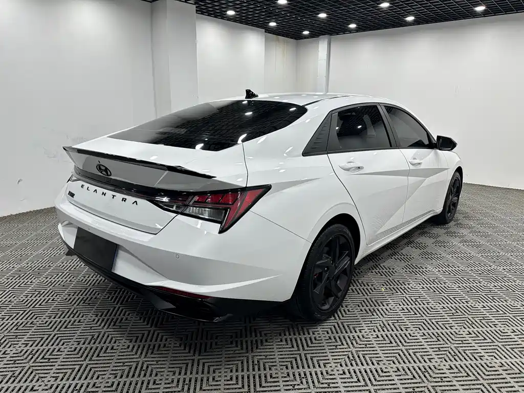 Hyundai Elantra 2023