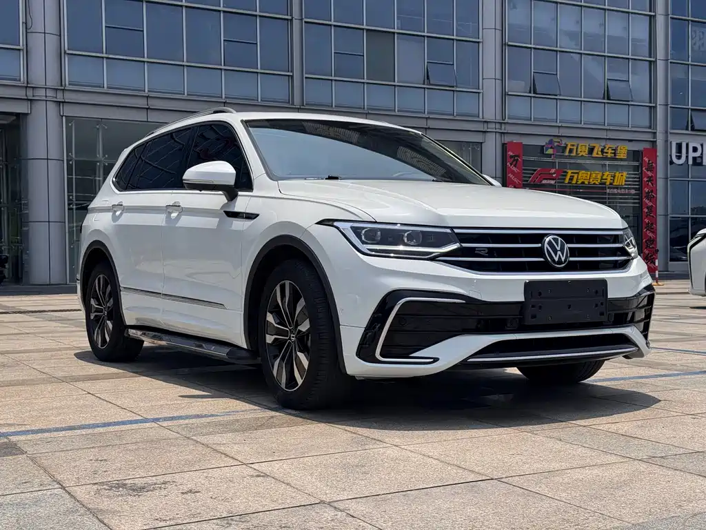 Volkswagen Tiguan L 2023 — фото 3