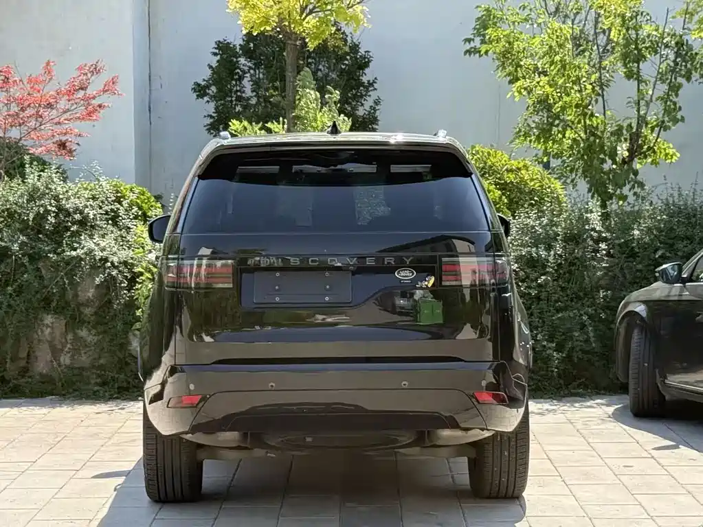 Land Rover Discovery 2023 — фото 16