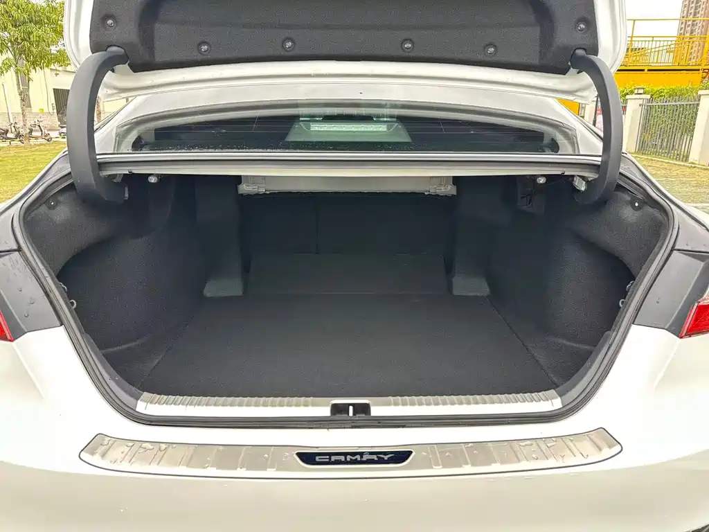 Toyota Camry 2022 — фото 14