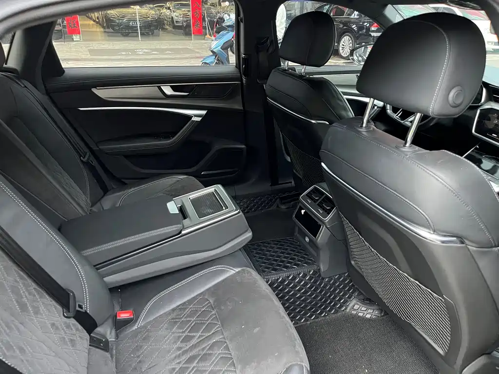Audi A6L 2022