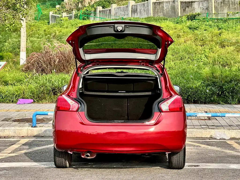 Nissan Tiida 2011
