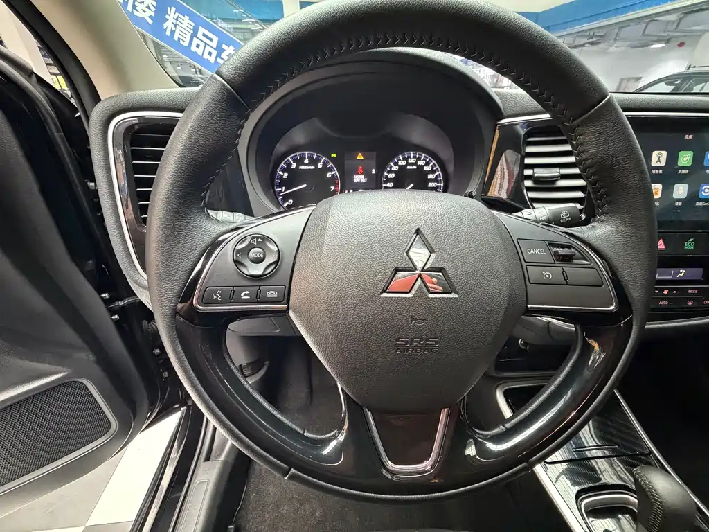 Mitsubishi Outlander 2022 — фото 12