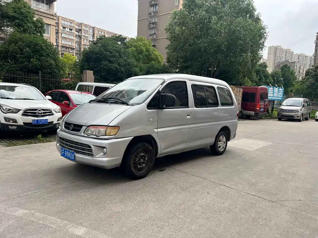 Dongfeng Lingzhi 2015