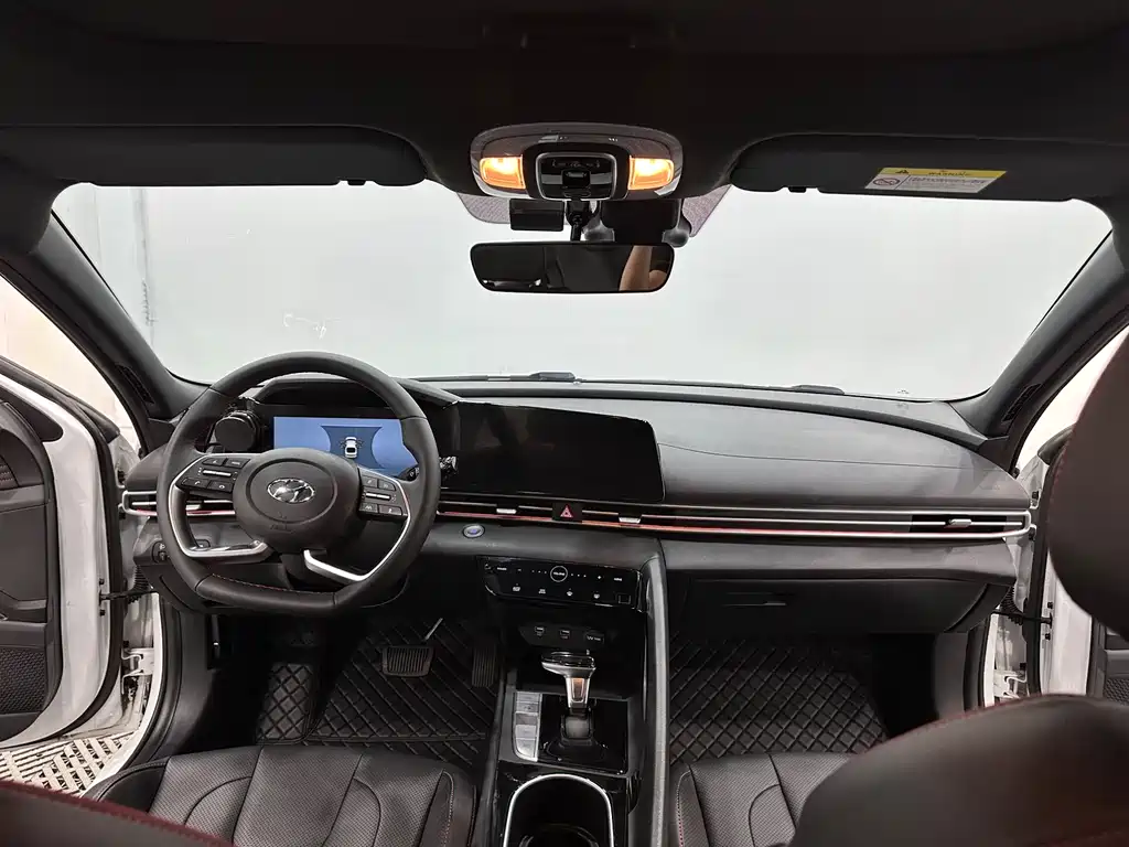 Hyundai Elantra 2023