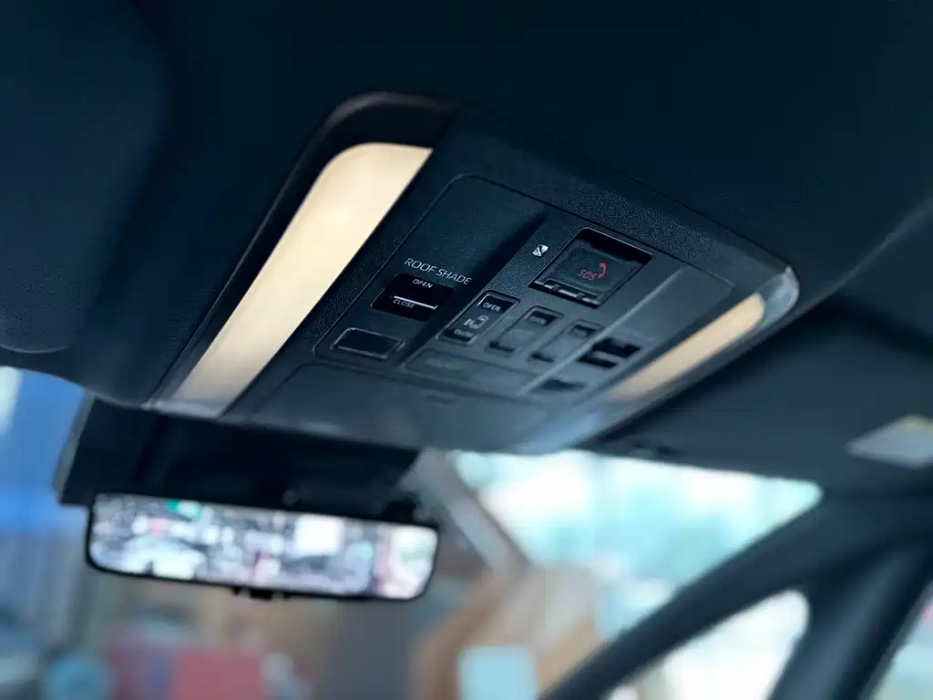 Toyota Alphard 2023 — фото 13