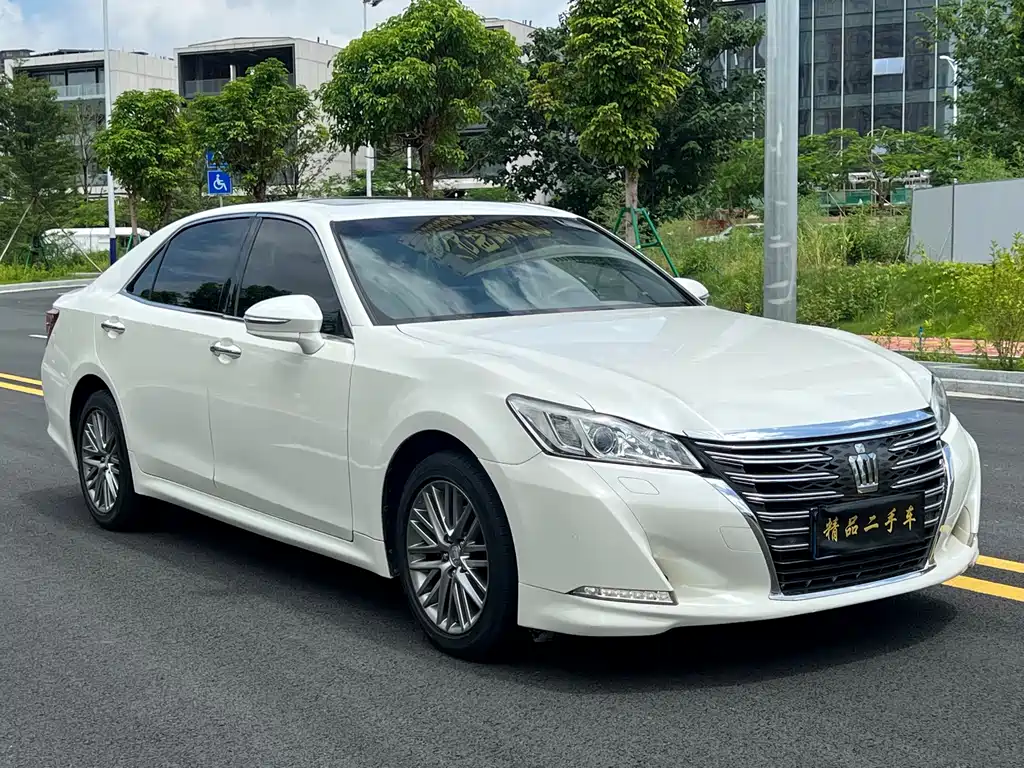 Toyota Crown 2017