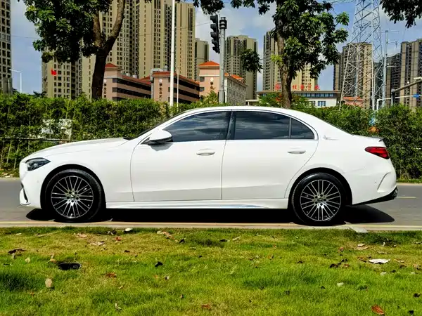 Mercedes-Benz C-Class 2024