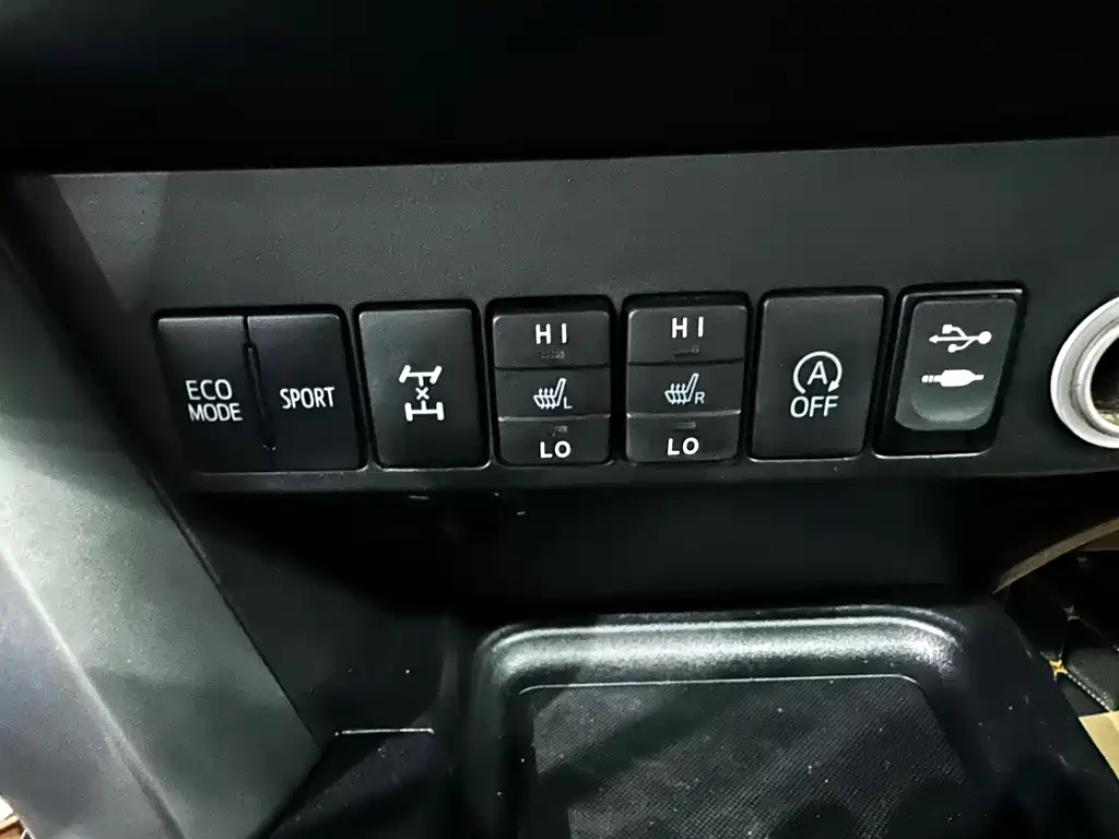 Toyota RAV4 2017 — фото 13