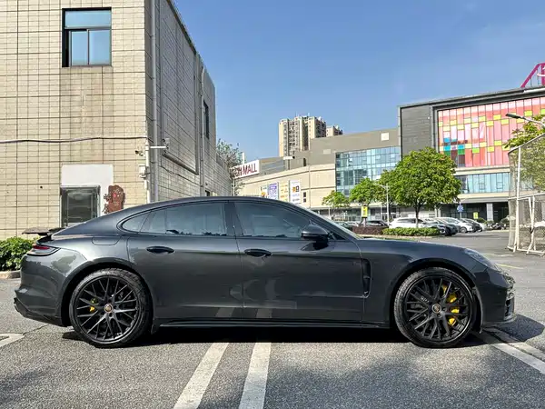 Porsche Panamera 2022