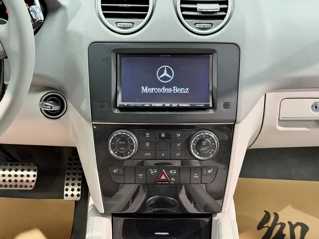 Mercedes-Benz M-Class 2011 — фото 15