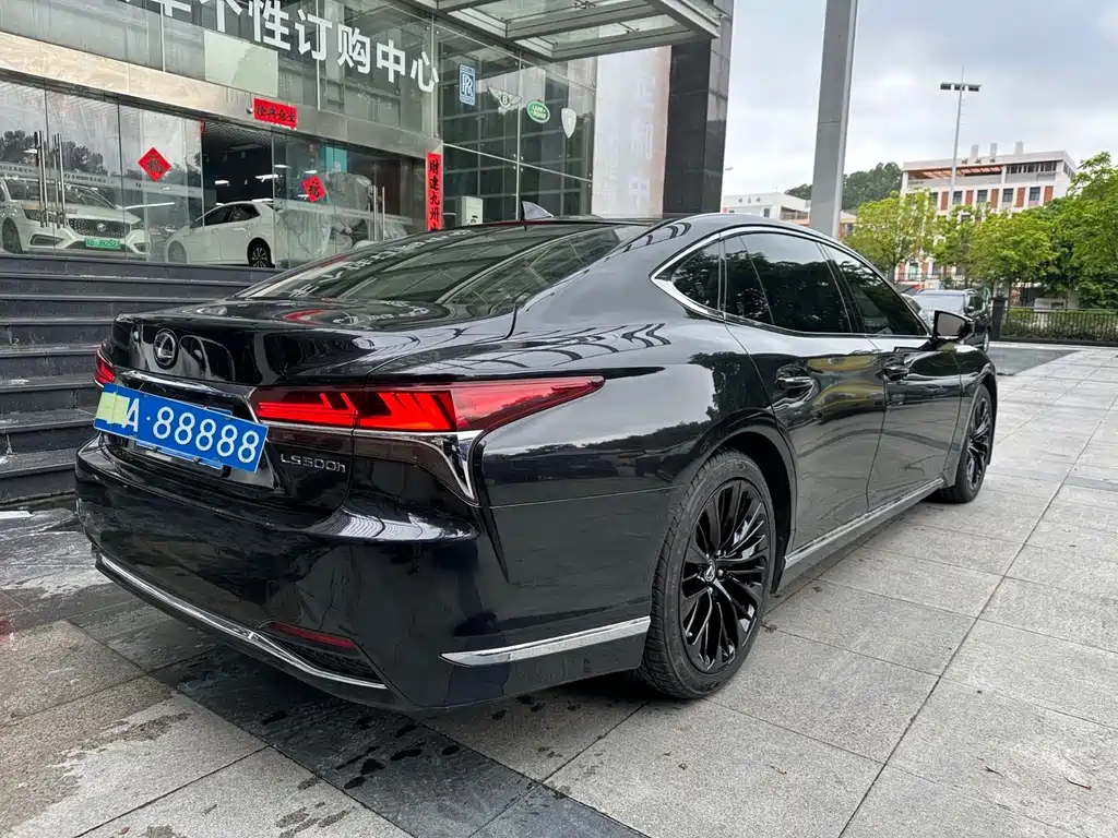 Lexus LS 2019