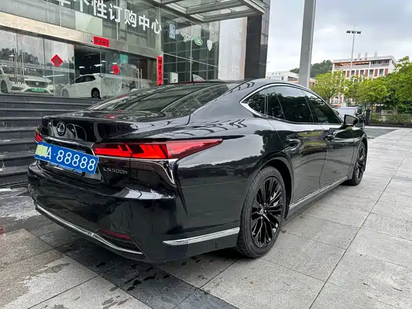 Lexus LS 2019