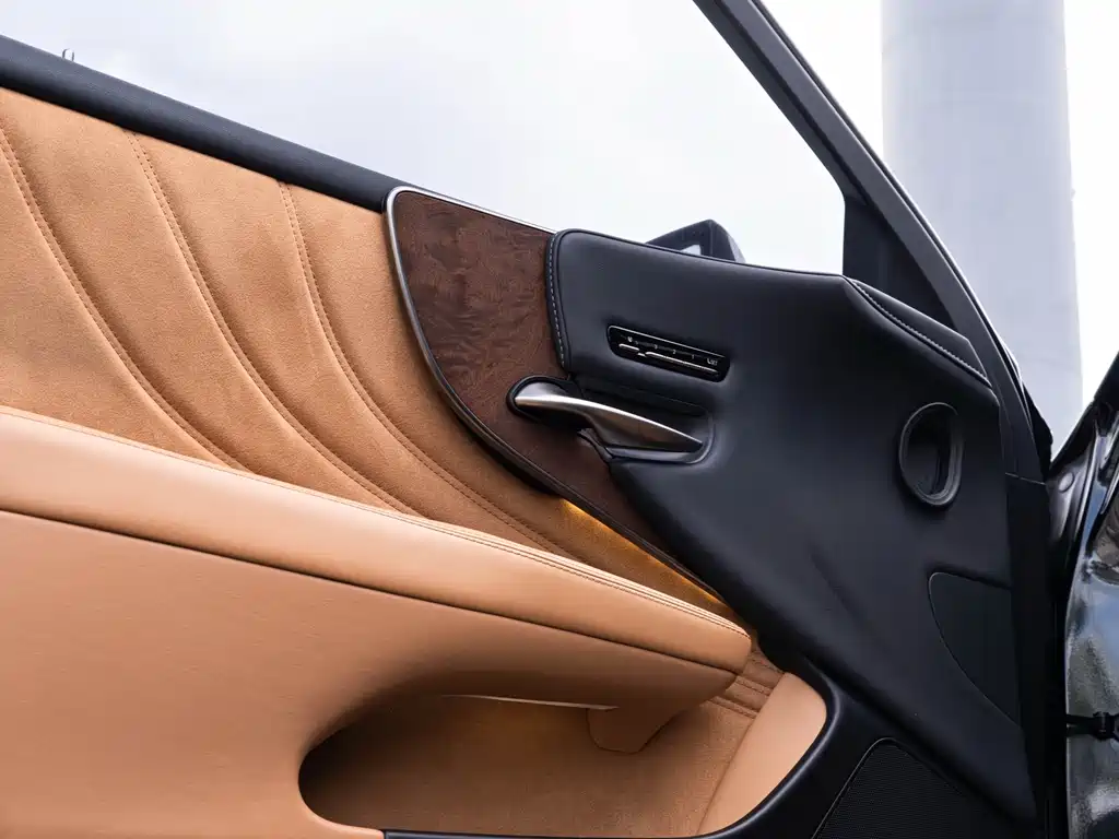 Lexus LS 2021 — фото 19