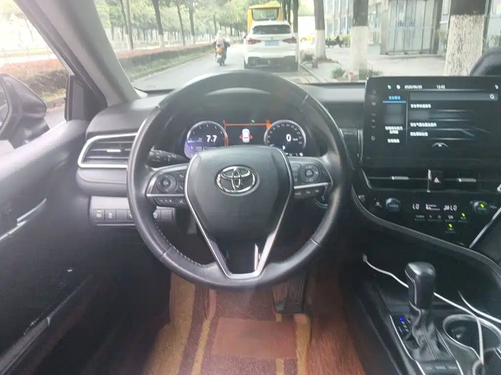 Toyota Camry 2021 — фото 3