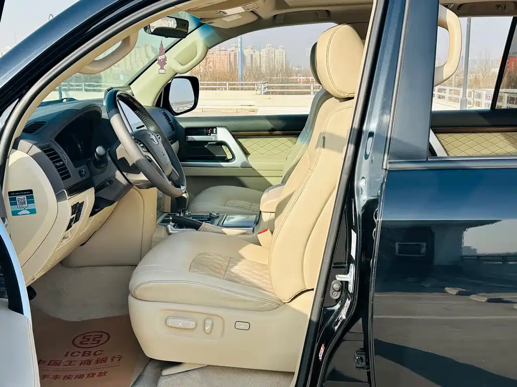 Toyota Land Cruiser 2020 — фото 10