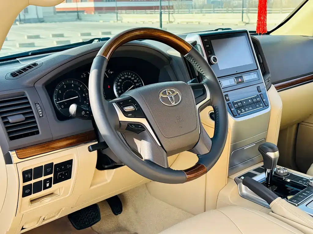 Toyota Land Cruiser 2018 — фото 11