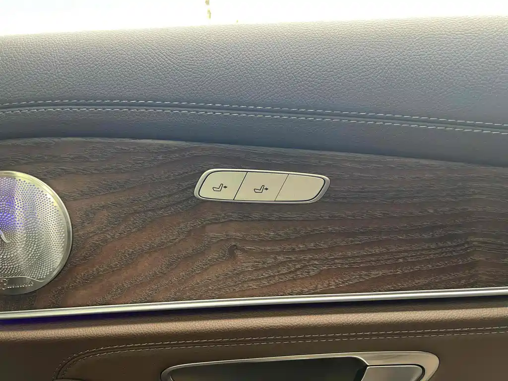 Mercedes-Benz E-Class 2023 — фото 12