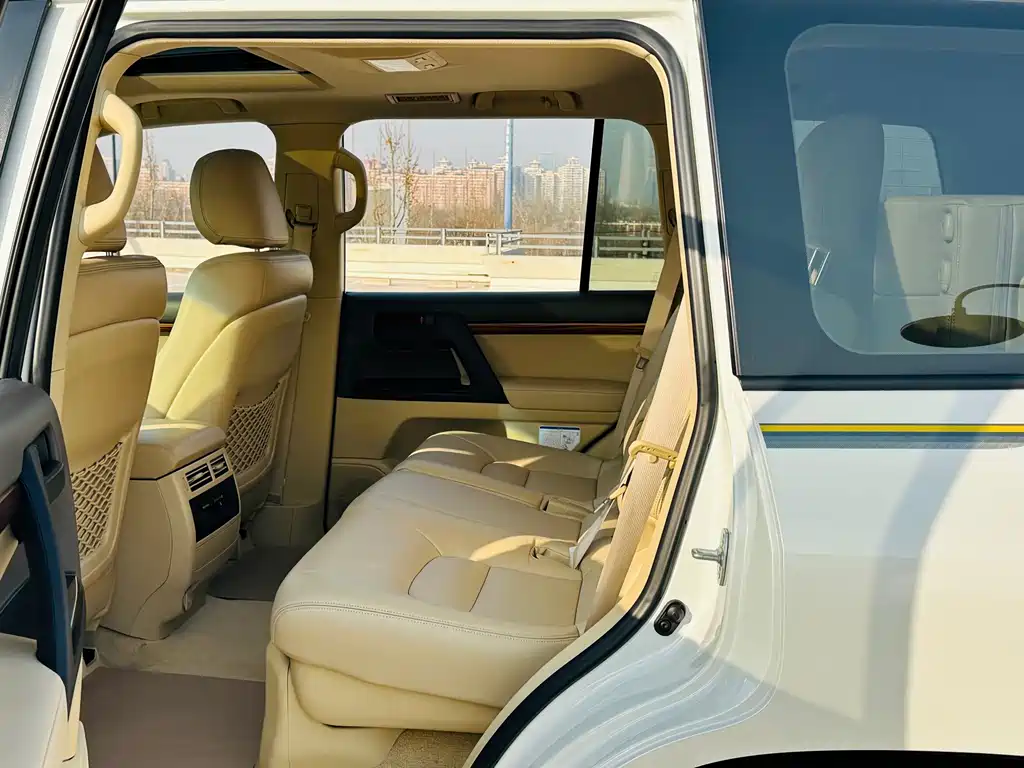 Toyota Land Cruiser 2018 — фото 12