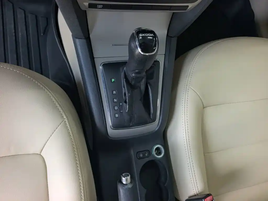 Skoda Octavia 2015 — фото 14