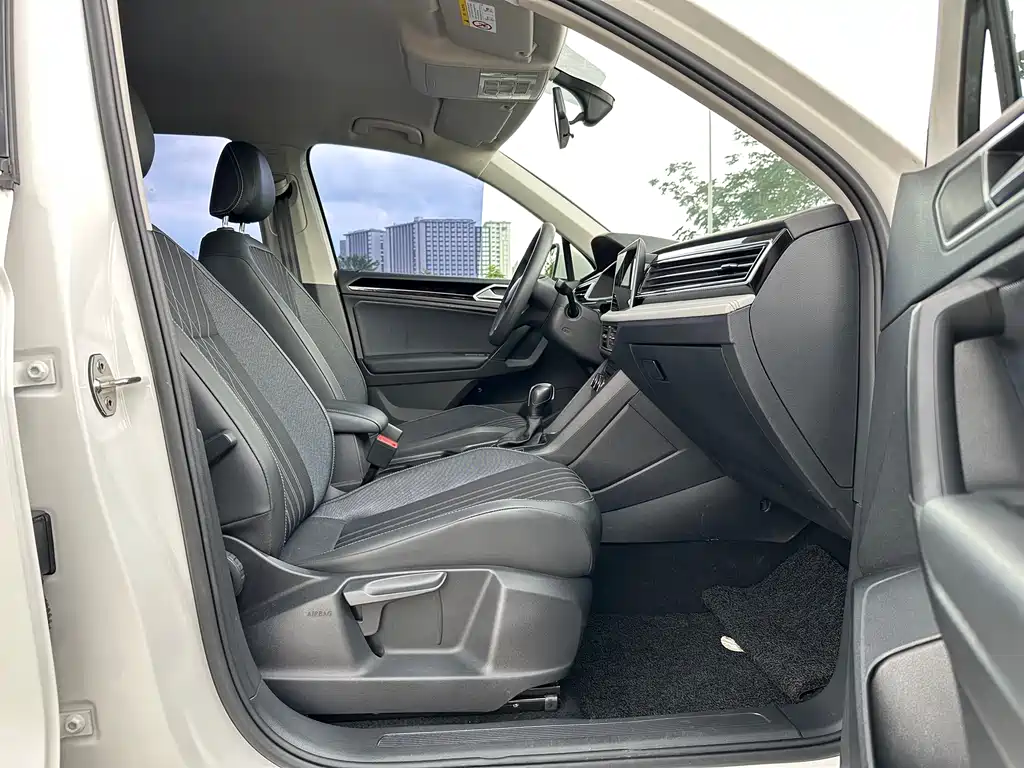 Volkswagen Tiguan L 2022 — фото 11