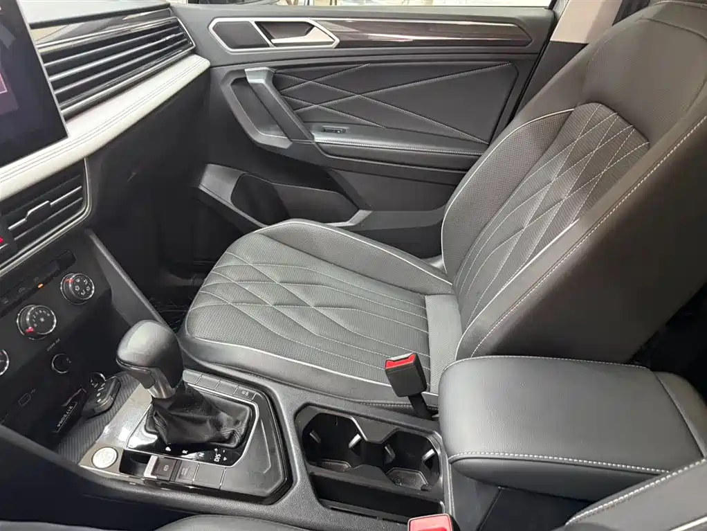 Volkswagen Tiguan L 2023 — фото 16