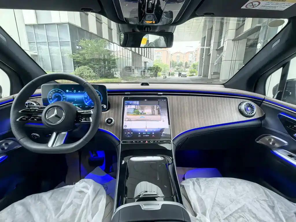 Mercedes-Benz EQE SUV 2025 — фото 19
